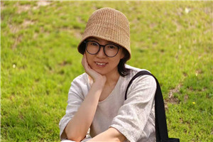 童話：獲獎作品《我的，我的》作者：趙卯卯         獲獎感言寫作兒童文學以來，我從未因為作品是寫給孩子們看的就敷衍。恰恰相反，我會更加謹慎地寫作。兒童是充滿智慧的，他們會用自己的方式去解讀、理解這個世界。為今天的孩子們寫出屬于他們這個時代的好作品，是我的責任，也是我的義務。