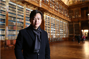 科幻文學：獲獎作品《火苗照亮宇宙：暗生命傳奇》作者：王威廉         獲獎感言小時候，我第一次讀到鄭文光先生的《飛向人馬座》，書中描繪的浩瀚宇宙和中國少年探索黑洞的勇氣深深震撼了我，讓我對深空充滿了無限的好奇與想象。從那時起，對未知世界的探索欲望便埋藏在我的心里。