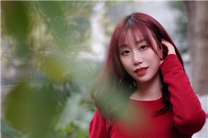 童話：獲獎作品《白夜夢想家》作者：諾亞         獲獎感言我們常說，在今天仍然堅持寫作，是一件不容易的事情，但它對于我來說是唯一的選項。我的兒童文學寫作不僅是為了孩子，也是為了兒時的自己。人是需要說很多話的，而沉默的孩子選擇閉上嘴……