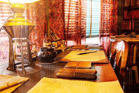 瑞典作家斯特林堡的書桌。從1908年到1912年，他在藍塔住了4年。書桌上保持著作家最后的布局