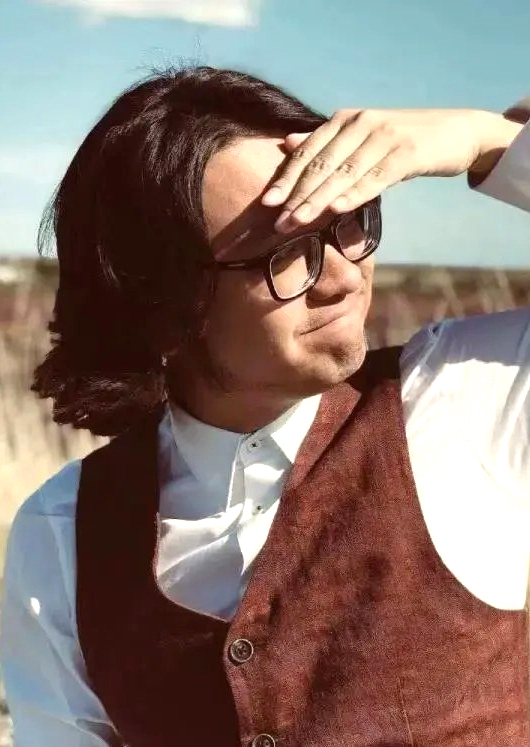 王智涵，青年譯者，譯有《月球城市》《金色筆記》等